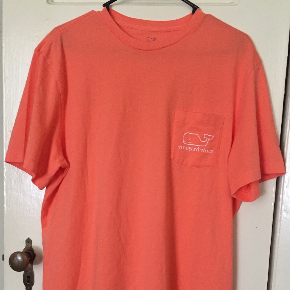 Never been worn salmon Vineyard Vines shirt size M